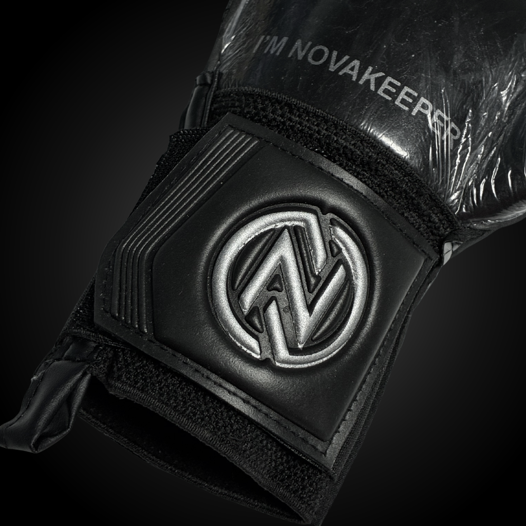 Guantes de Arquero Profesional NovaOne 3.0 Silver Edition - Negro y plateado